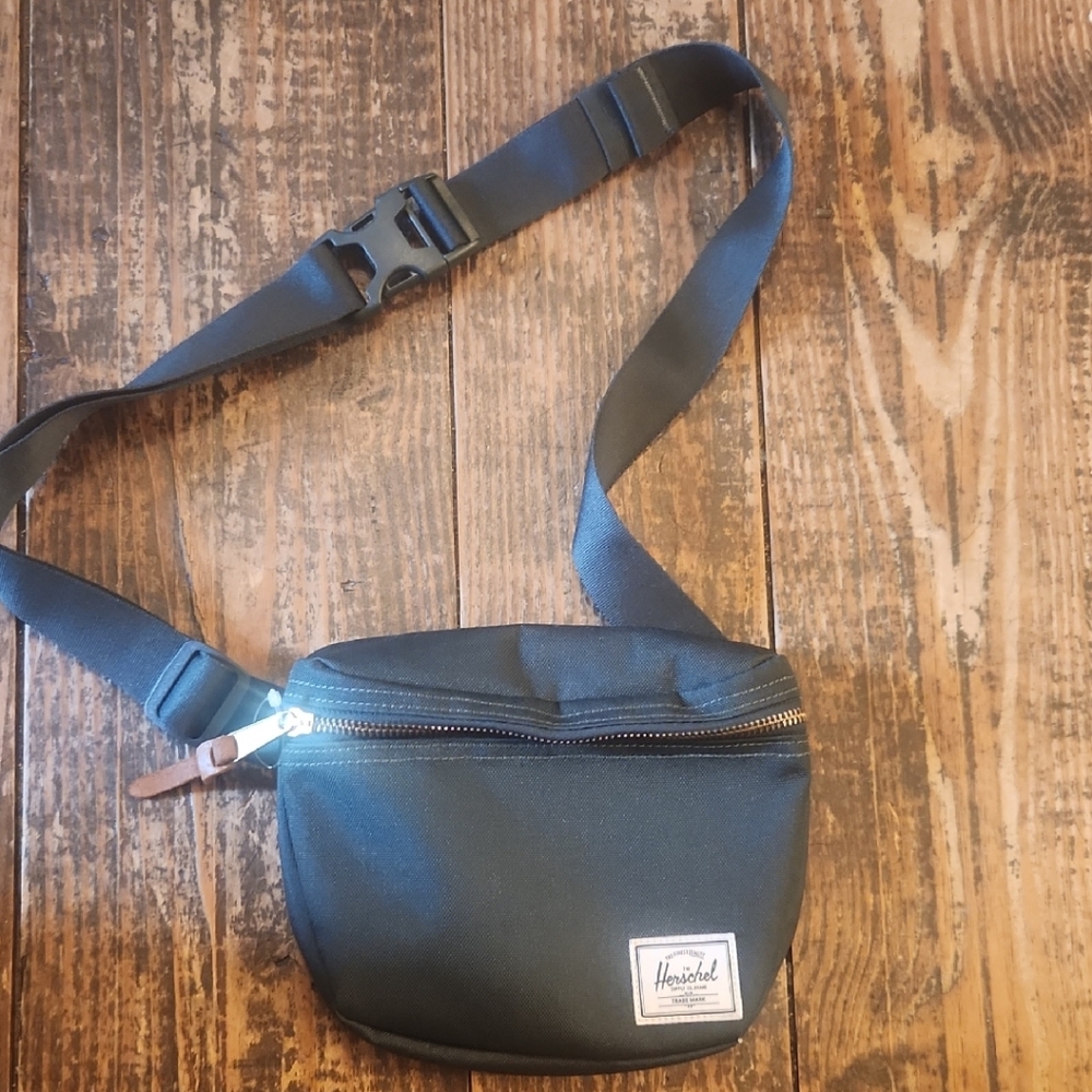 Herschel Supply Company Green Belt Bag Minimalist Design